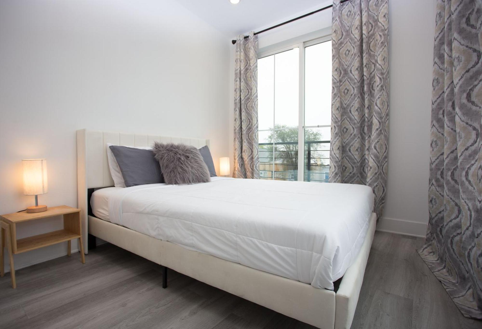 It's A Corner Unit With Cool Skyline Views! Washington