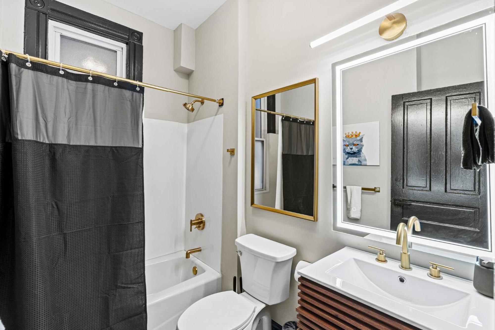 Spacious, Historic Logan Circle Rowhouse * Washington