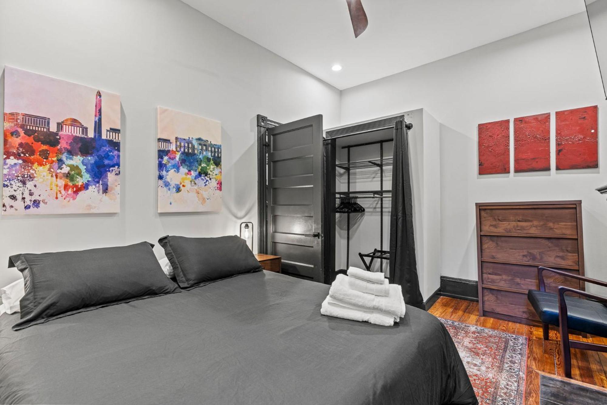 Spacious, Historic Logan Circle Rowhouse Apartment *
