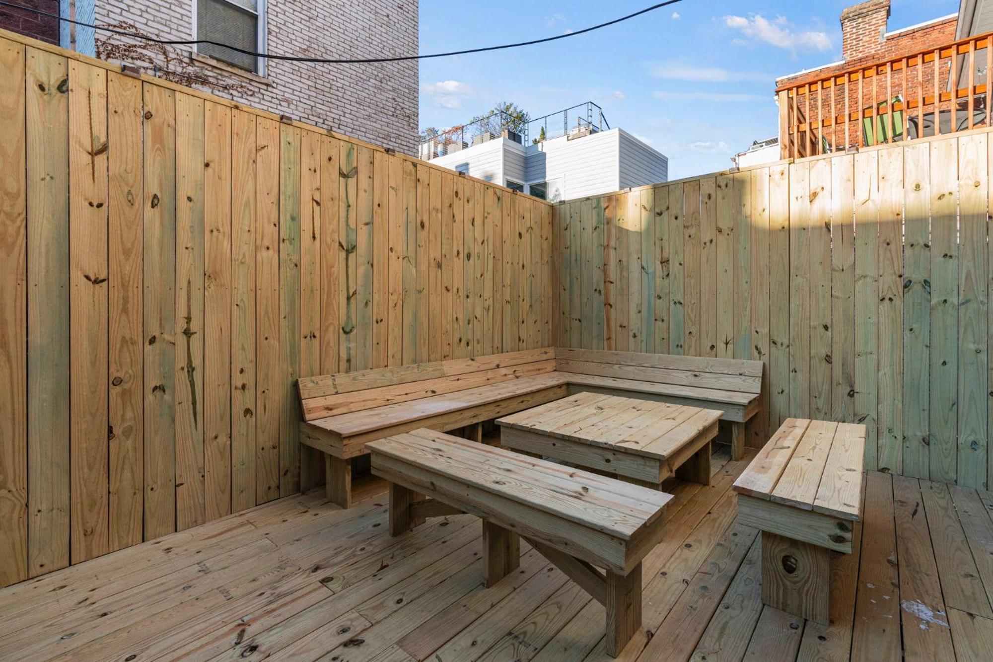 Spacious, Historic Logan Circle Rowhouse Apartment Washington