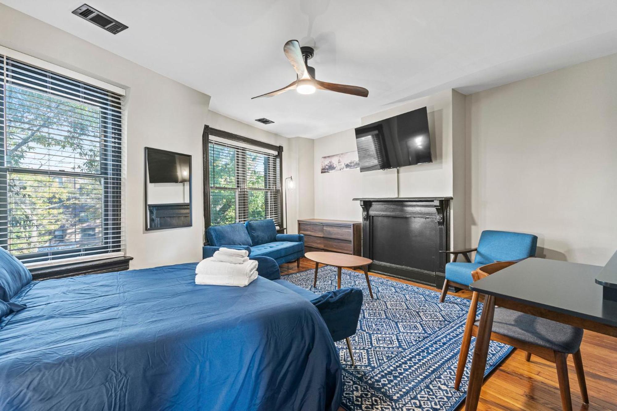 Spacious, Historic Logan Circle Rowhouse Apartment