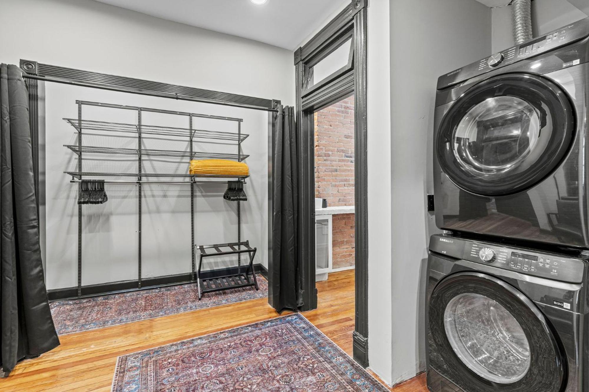 Spacious, Historic Logan Circle Rowhouse Apartment *
