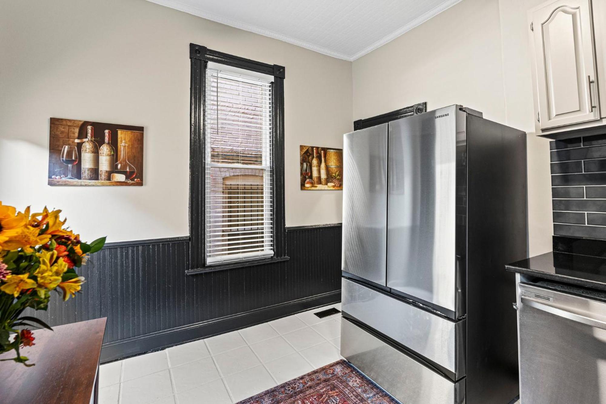 Spacious, Historic Logan Circle Rowhouse Apartment
