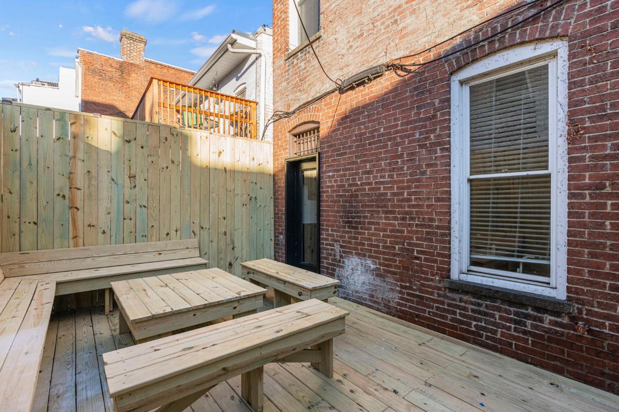 Spacious, Historic Logan Circle Rowhouse Apartment *