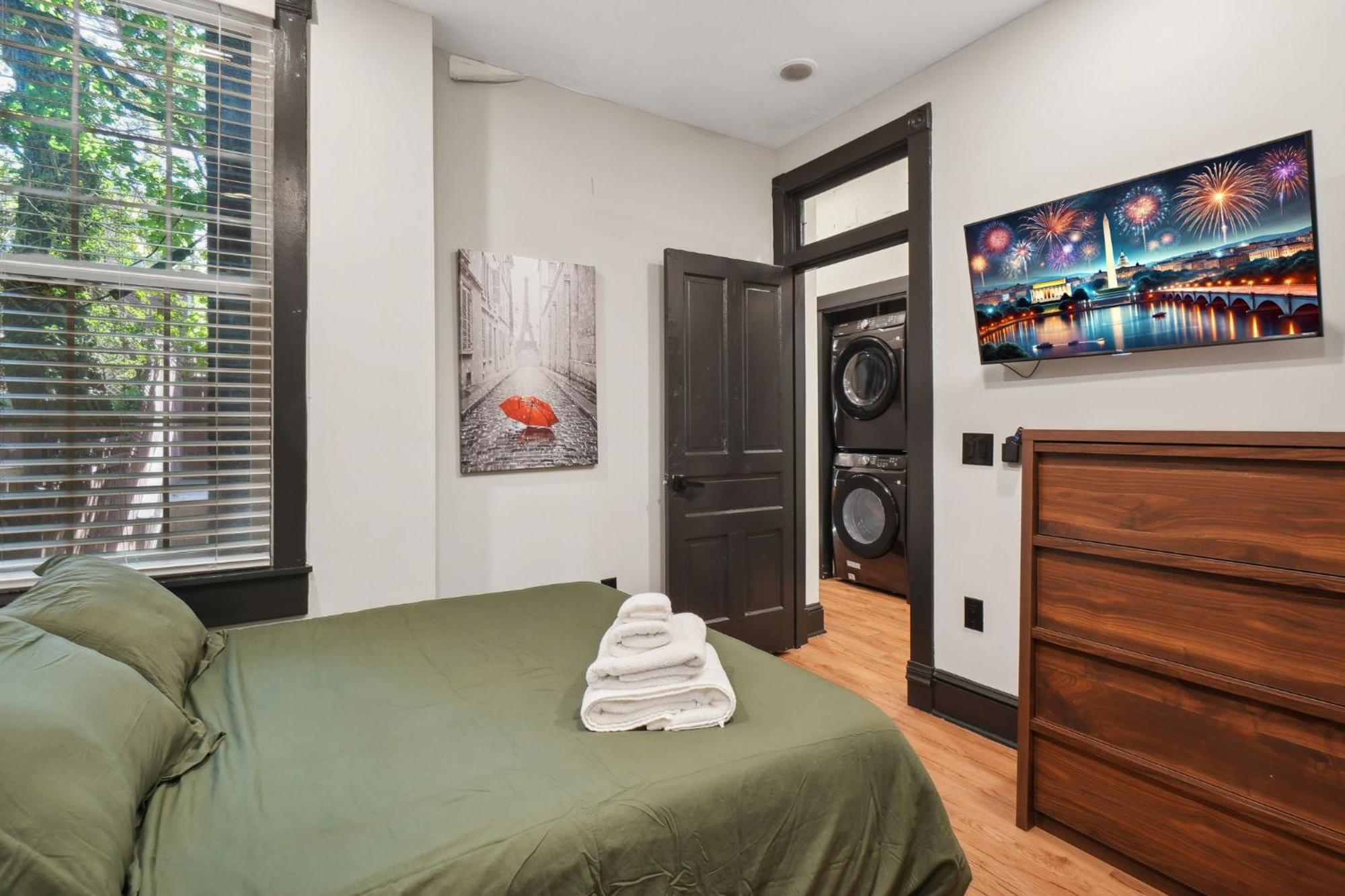 Spacious, Historic Logan Circle Rowhouse Apartment