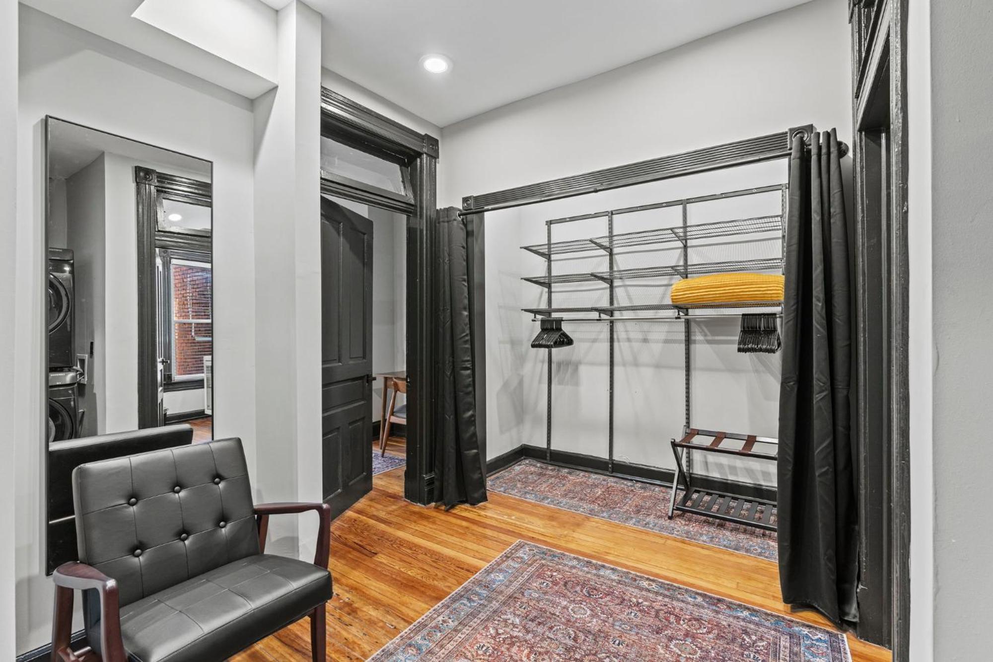 Apartment Spacious, Historic Logan Circle Rowhouse *