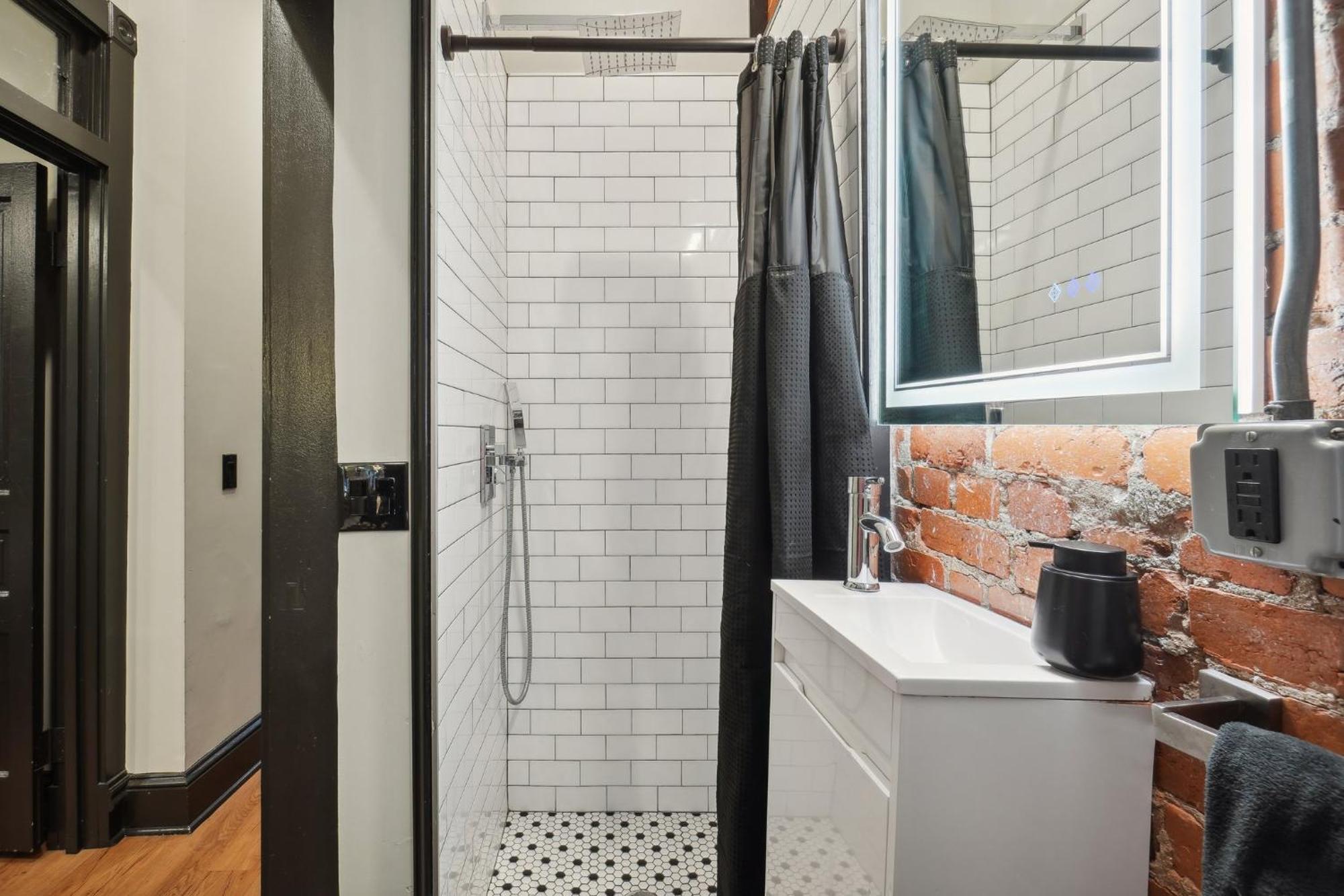 Apartment Spacious, Historic Logan Circle Rowhouse Washington