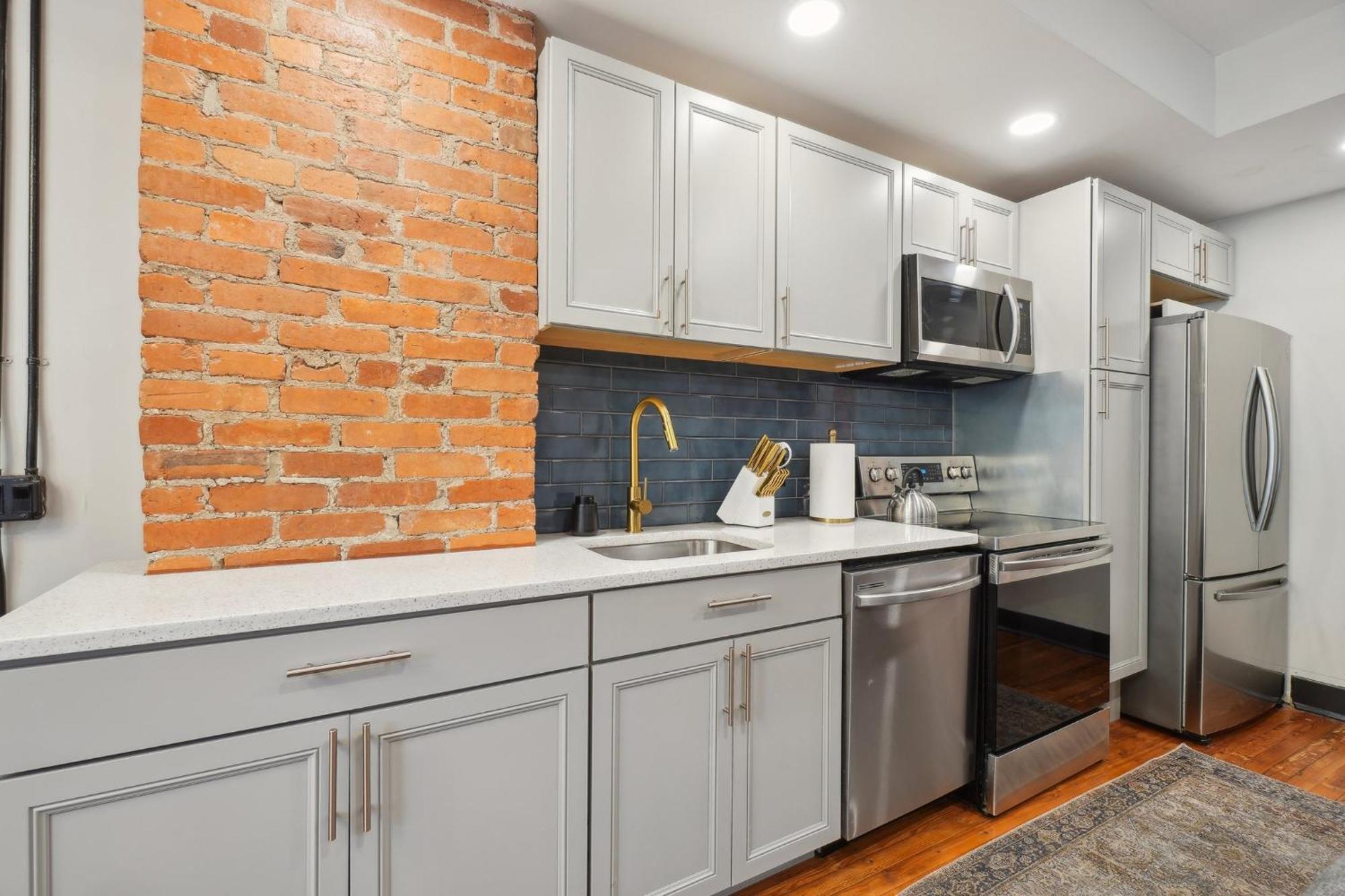 Apartment Spacious, Historic Logan Circle Rowhouse