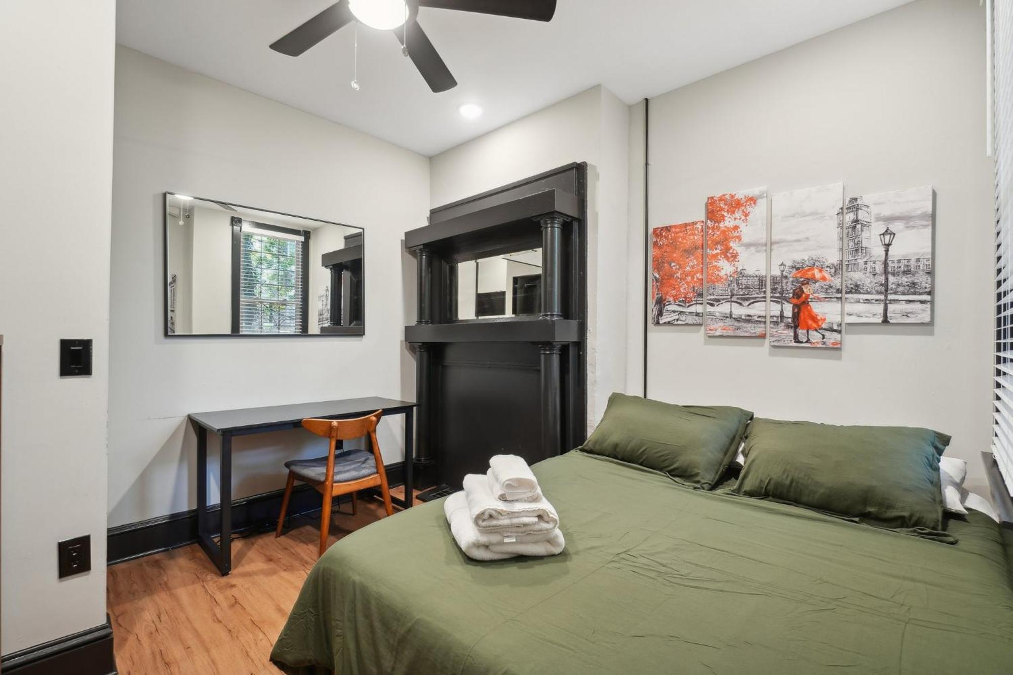 Spacious, Historic Logan Circle Rowhouse Apartment Washington