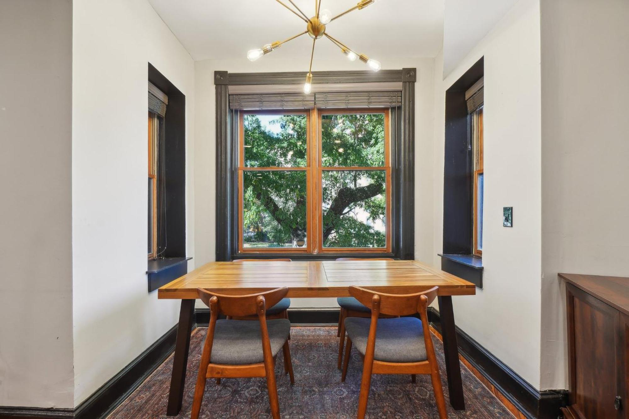 Spacious, Historic Logan Circle Rowhouse Apartment *