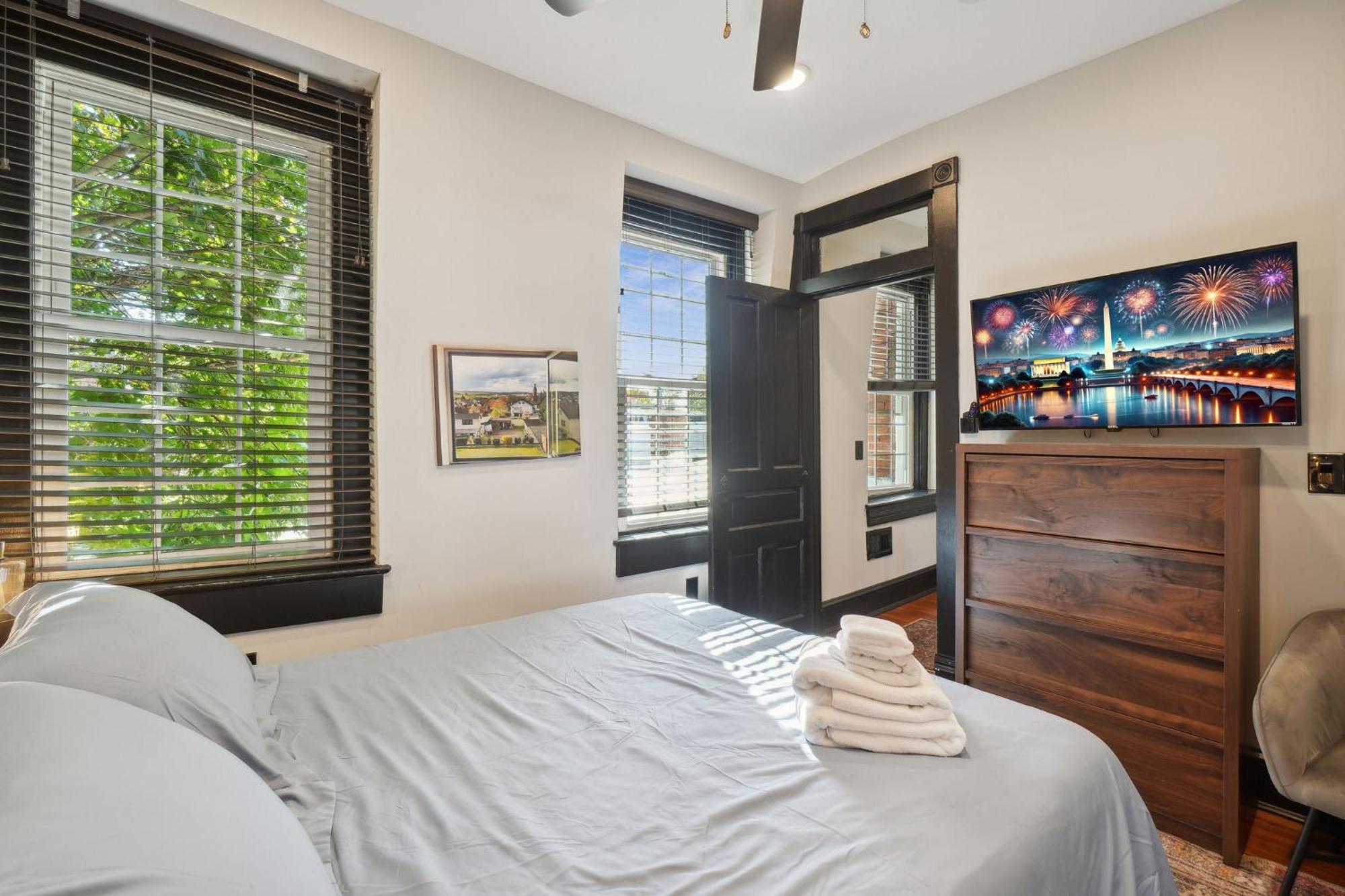 Spacious, Historic Logan Circle Rowhouse Washington