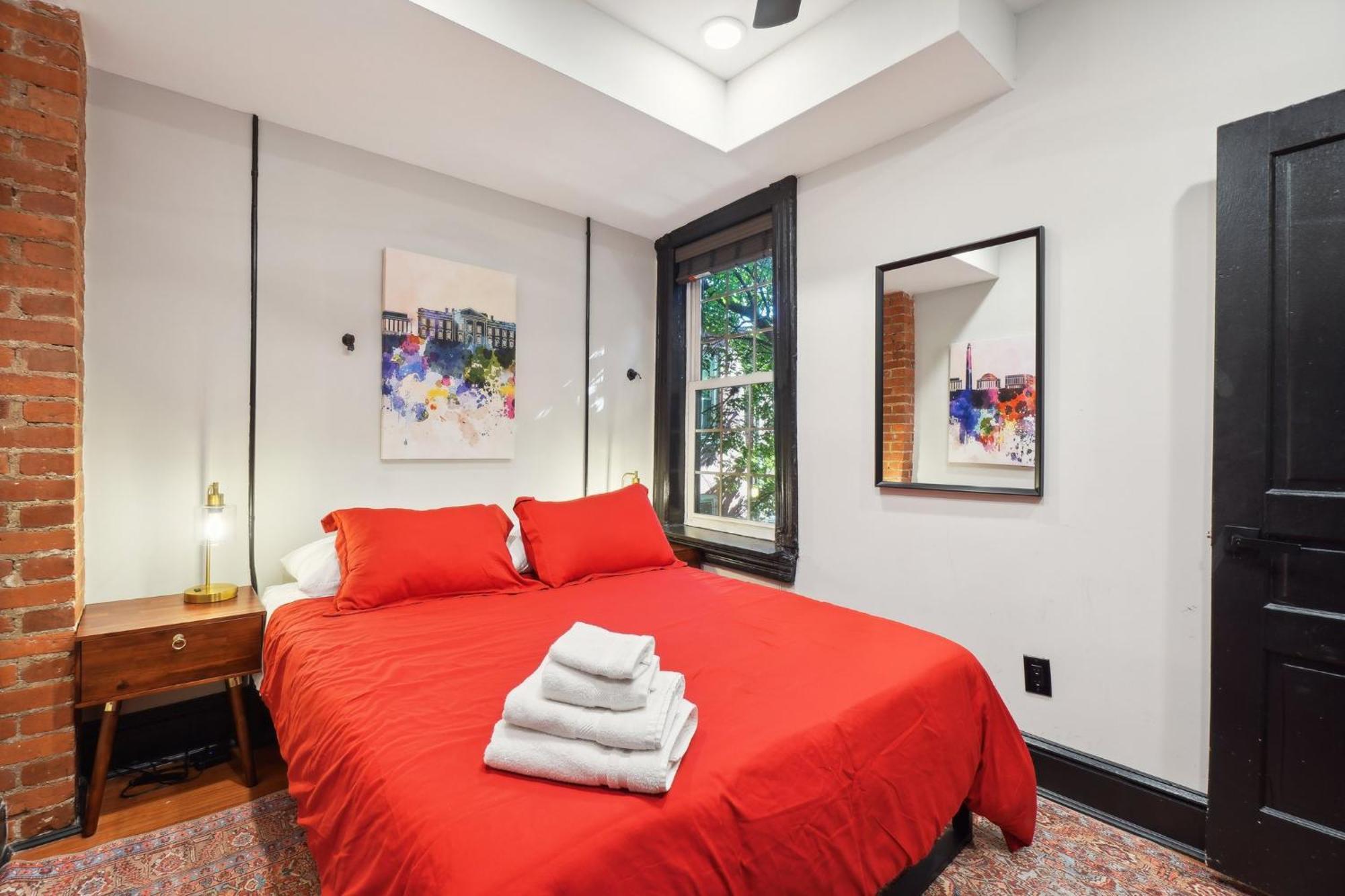 Spacious, Historic Logan Circle Rowhouse * Washington