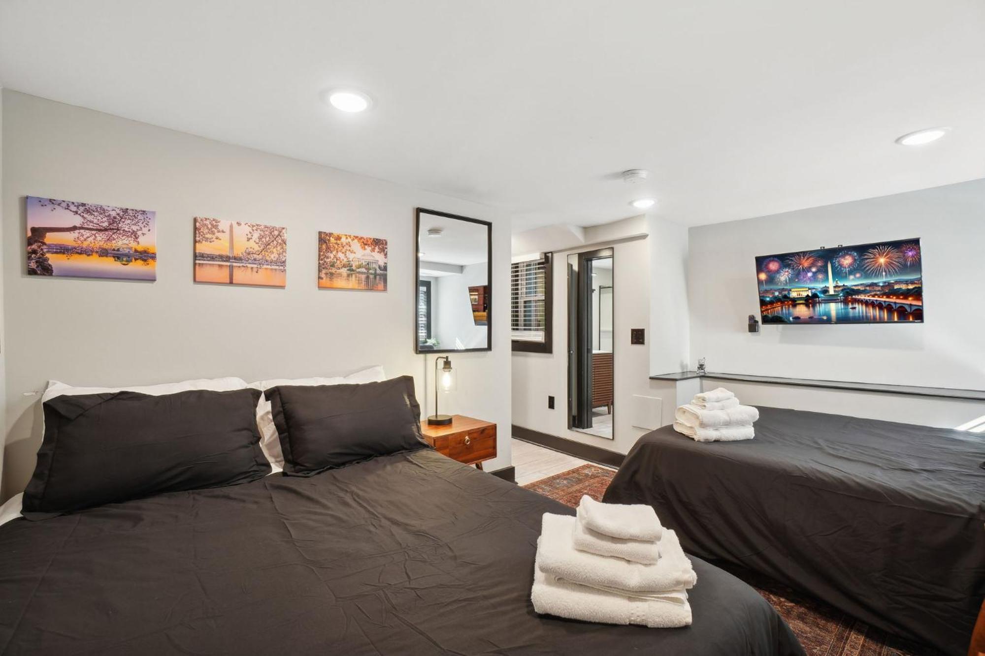 Apartment Spacious, Historic Logan Circle Rowhouse