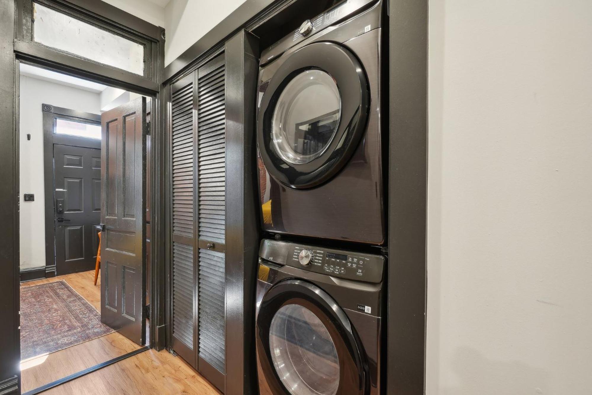 Spacious, Historic Logan Circle Rowhouse Apartment