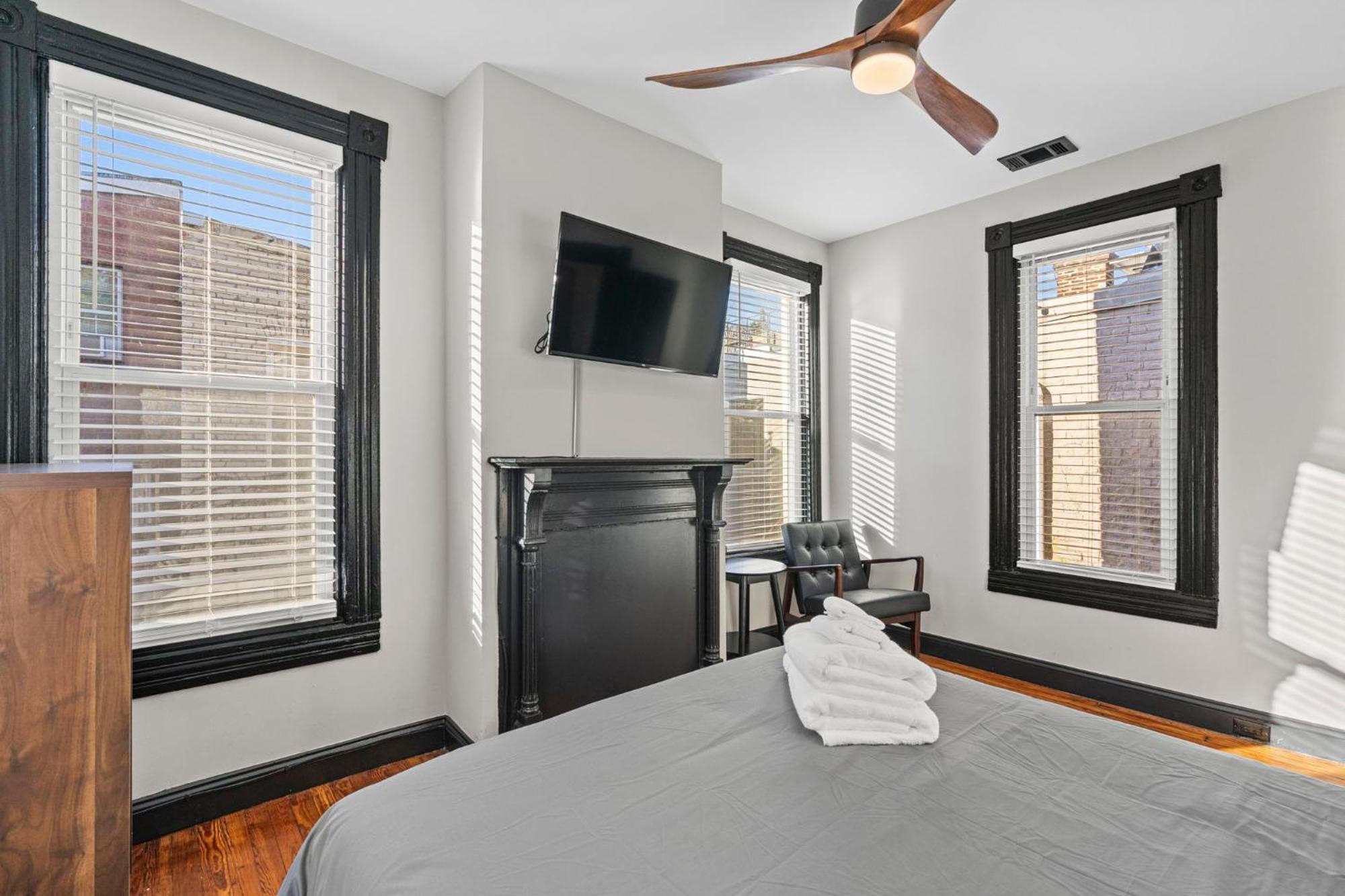 Spacious, Historic Logan Circle Rowhouse Apartment *