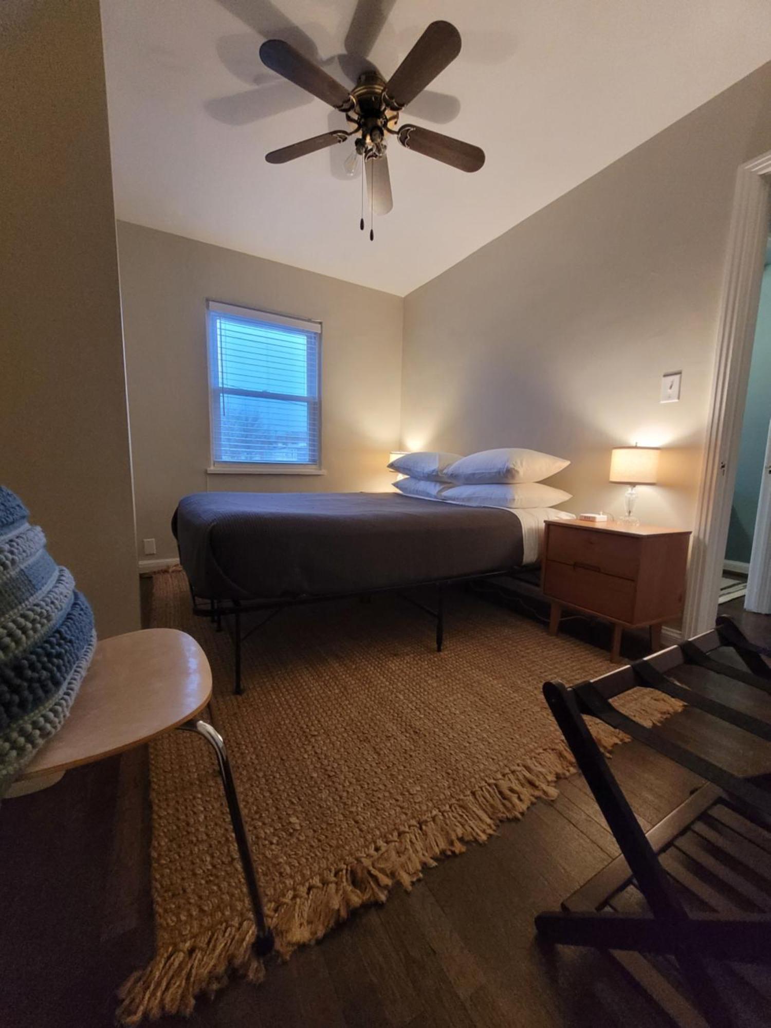 Capitol Hill Adj With Parking And Easy Access To Downtown * Washington