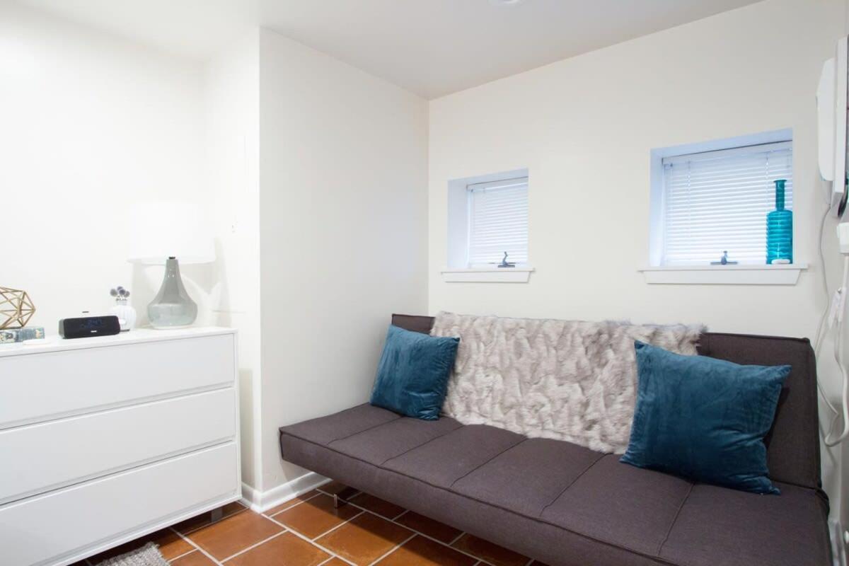 Well-equipped - Walk To Metro Subway Apartment