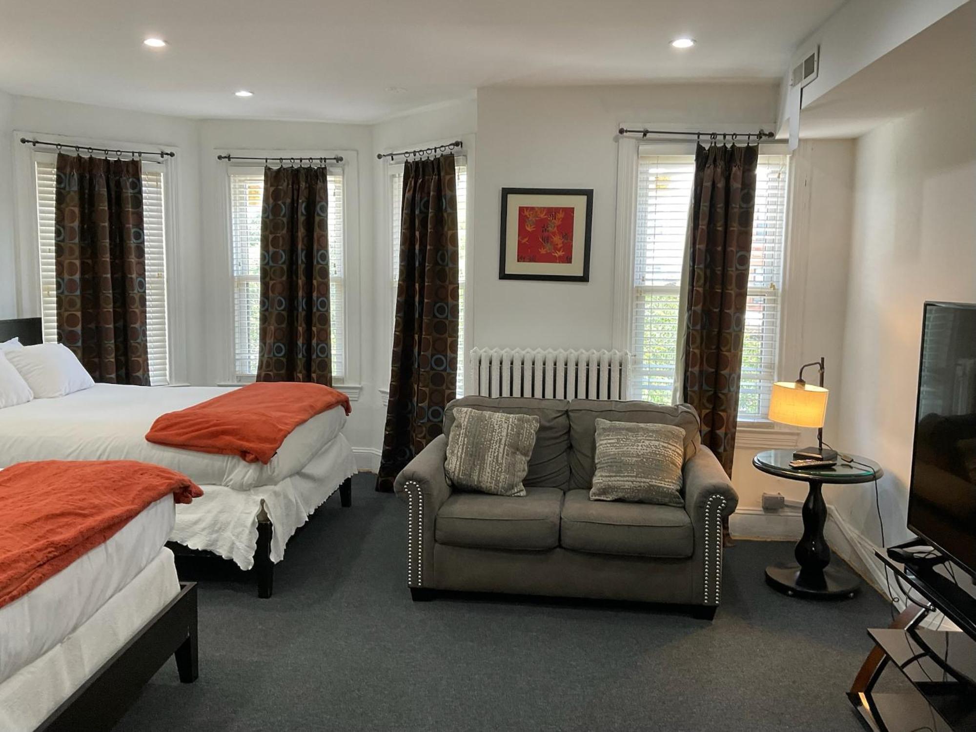 Lovely Remodeled 2bdrm Basement Apartment Washington