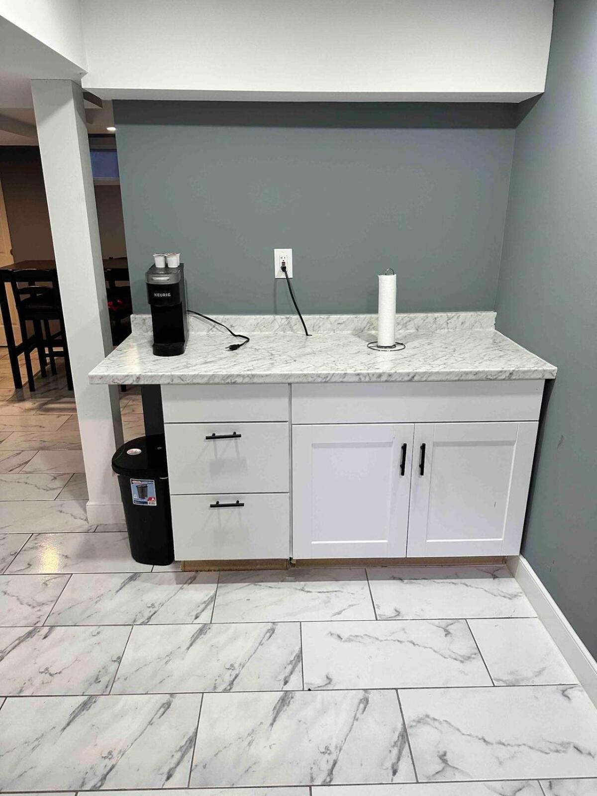 Lovely Basement 1-bedroom With Free Parking Apartment