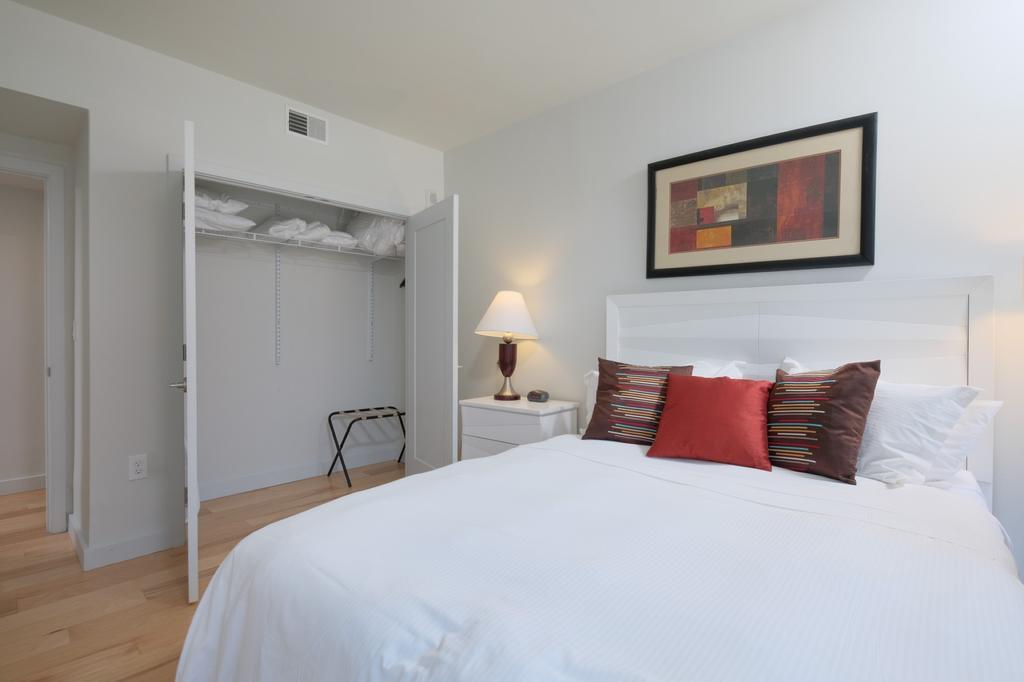 Apartment Global Luxury Near Union Station *