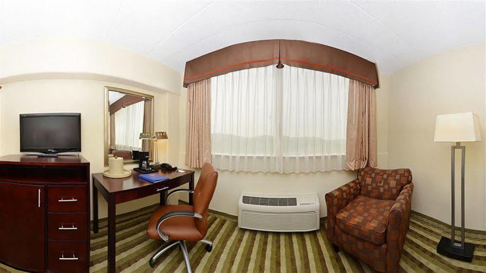 La Quinta & By La Quinta & By Wyndham Dc Noma Hotel