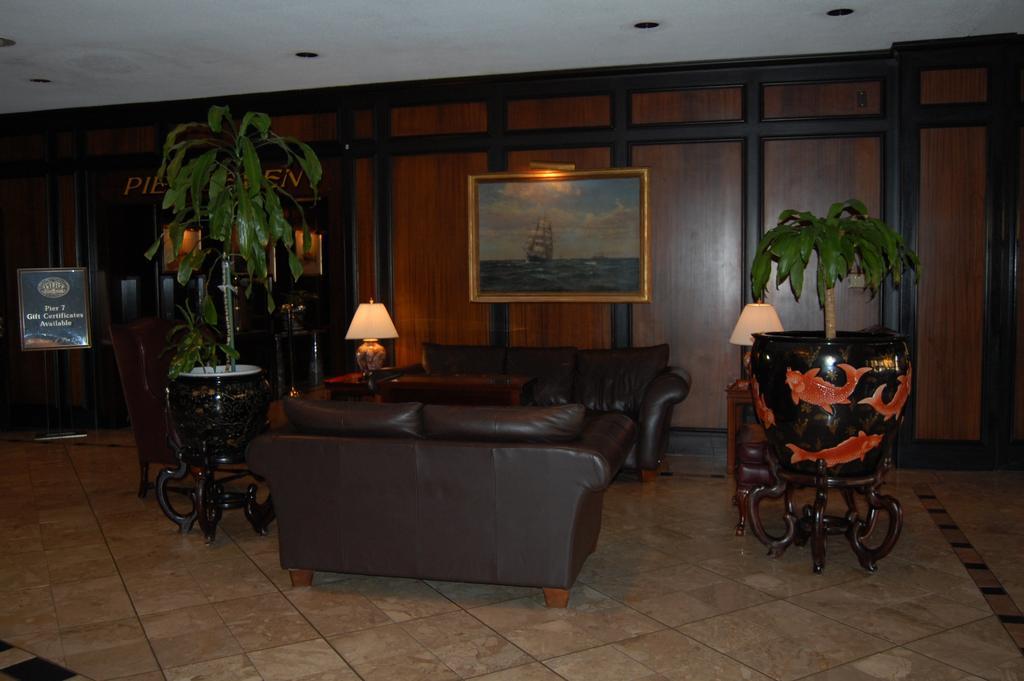 Channel Hotel 2*