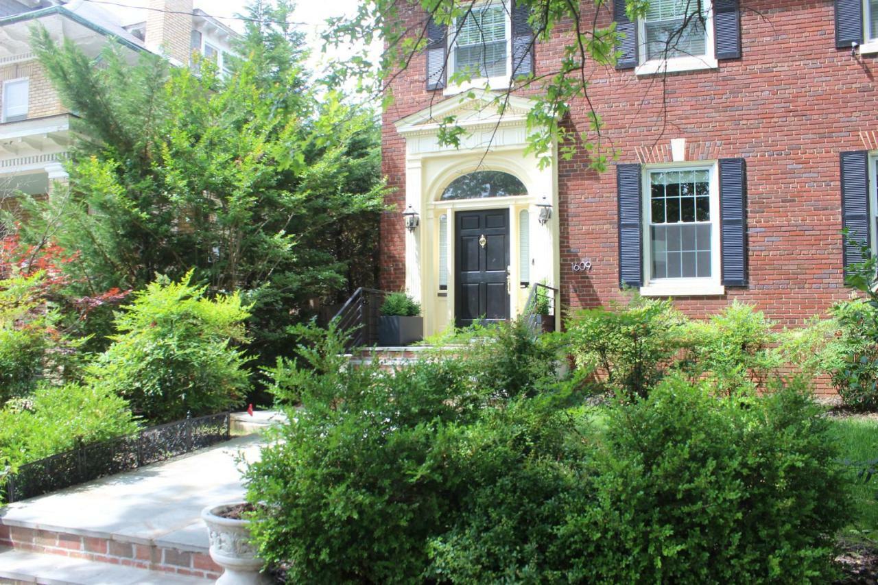 Comfy Basement 2 Bdrm1den 3queen Beds * Washington