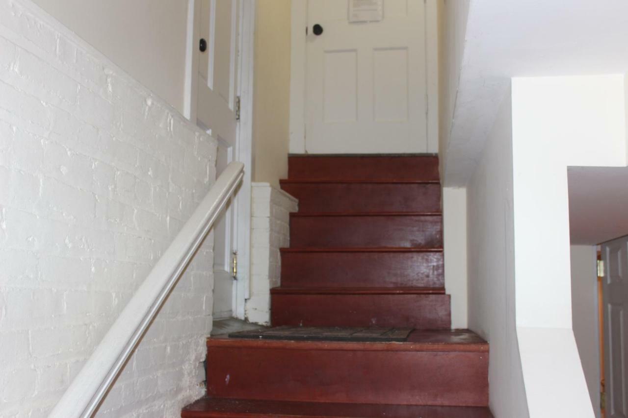 Apartment Comfy Basement 2 Bdrm1den 3queen Beds *
