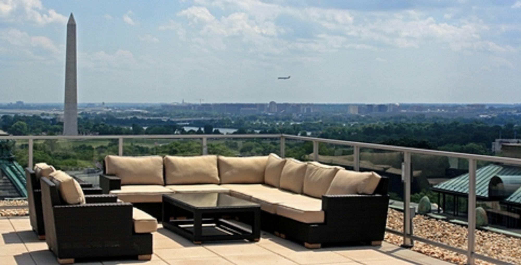 Global Luxury At The White House Inn