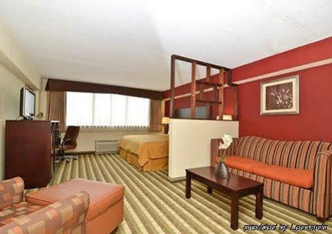 La Quinta & By La Quinta & By Wyndham Dc Noma