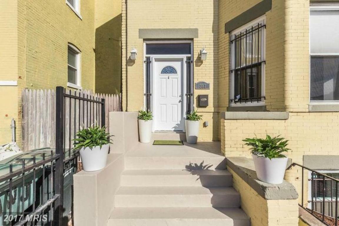 Steps To Convention Center, Downtown Dc, Metro Station: Private