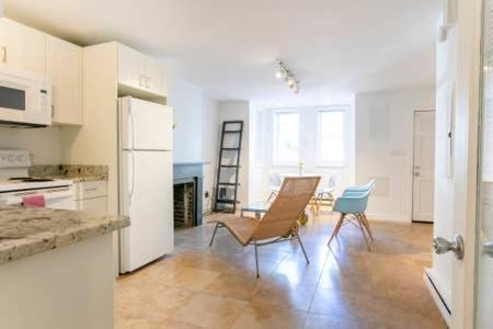 Big Bright 1 Bedroom At U/shaw + 14th On Quaint Swann Apartment