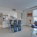Heaven On Washington Fully Furnished Apartments