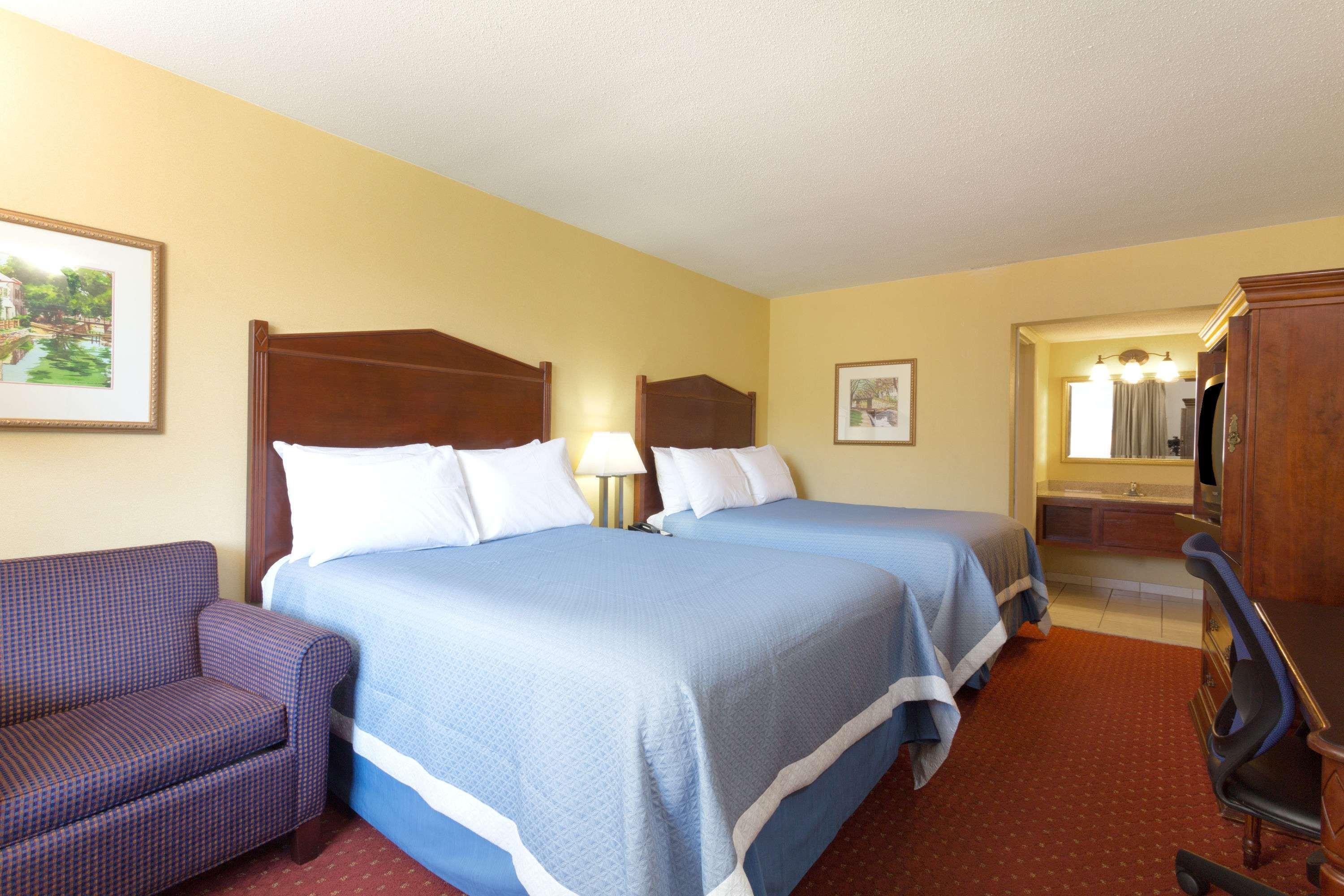 Hotel Days By Wyndham Dc/gateway Washington