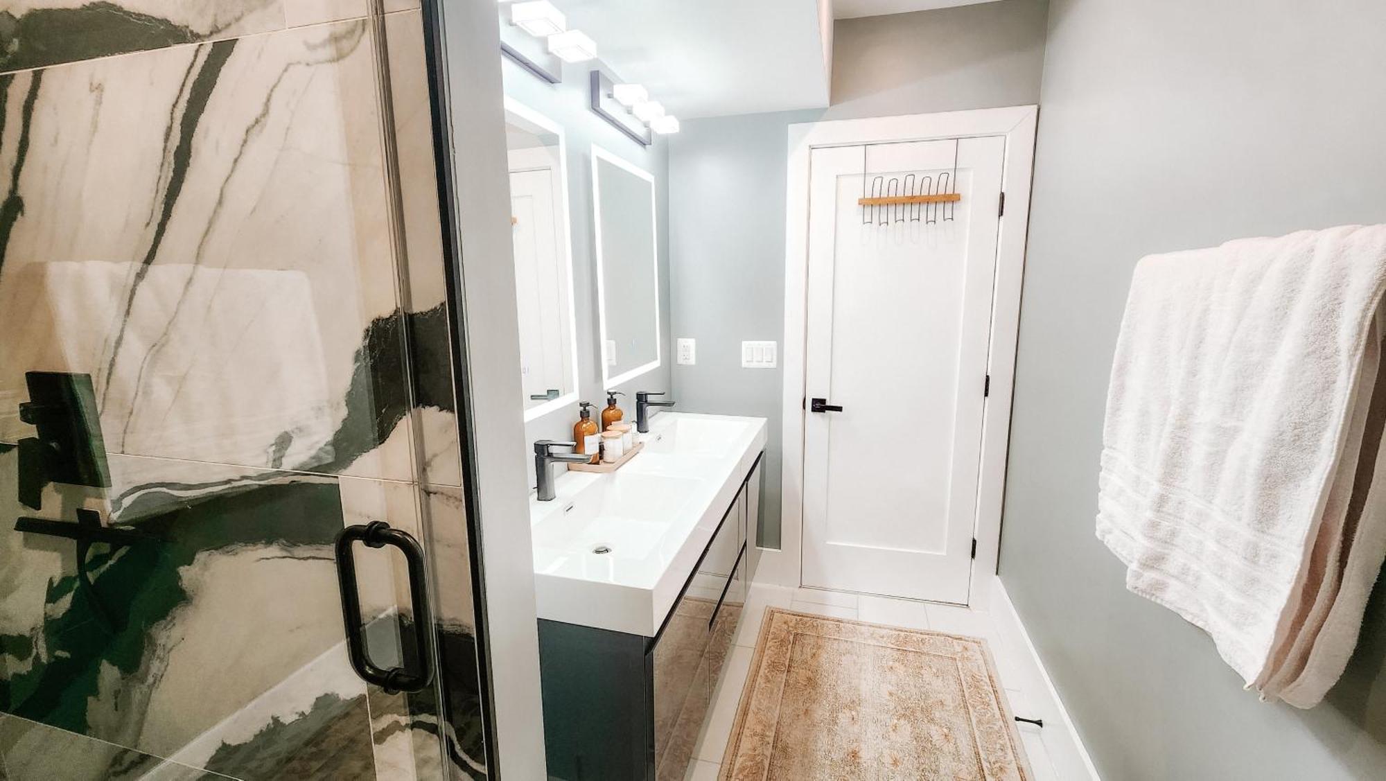 Private Modern Luxury In Historic Stone Guest house *
