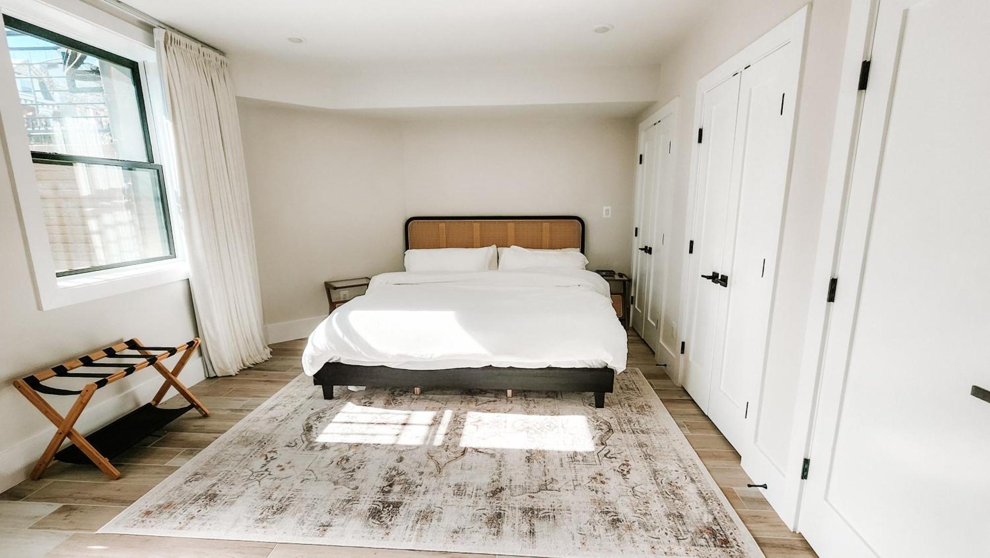 Guest house Private Modern Luxury In Historic Stone Washington