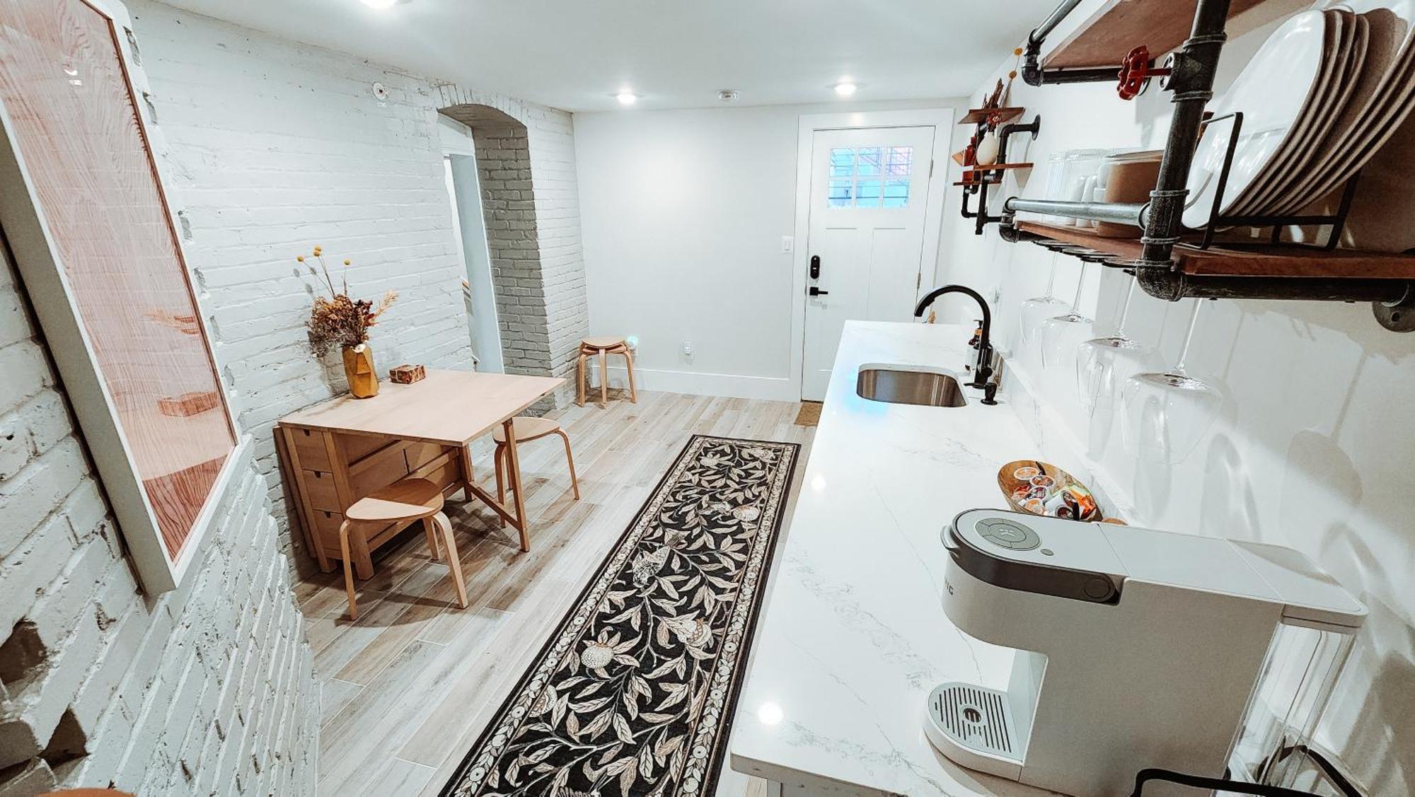 Guest house Private Modern Luxury In Historic Stone *