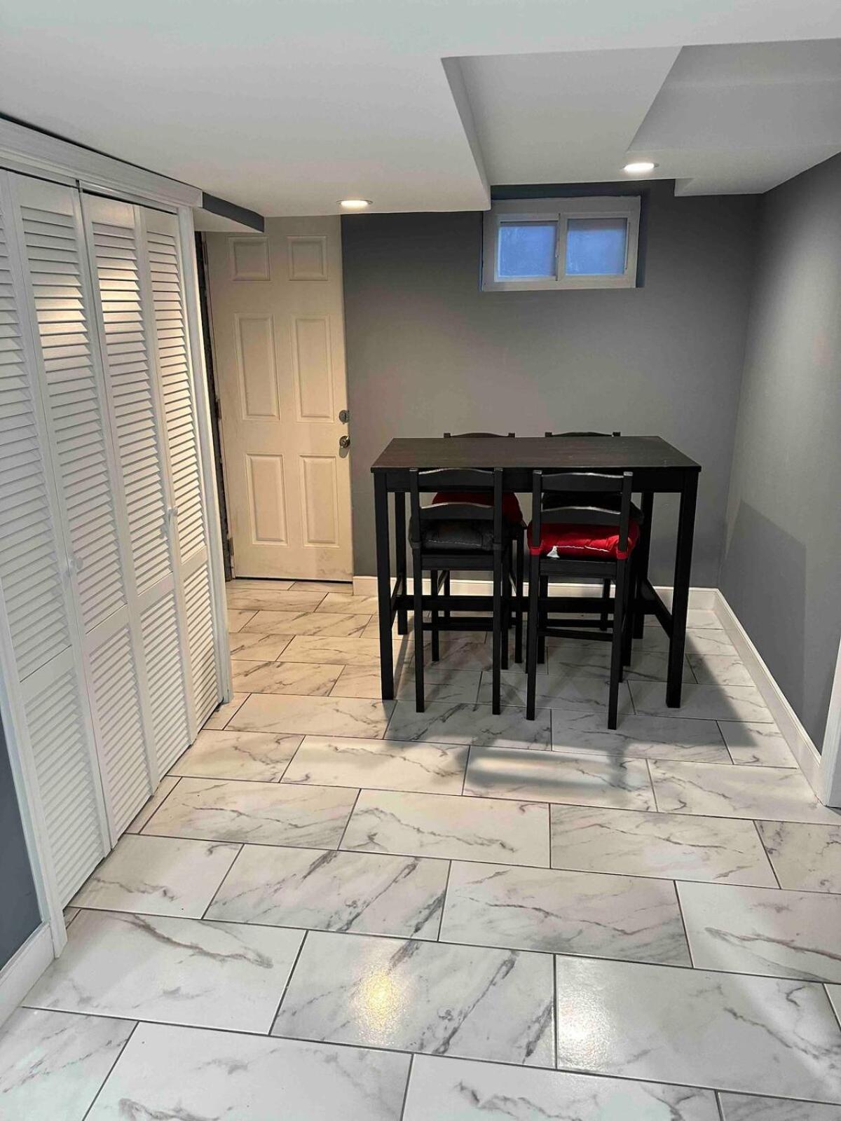 Lovely Basement 1-bedroom With Free Parking Apartment Washington