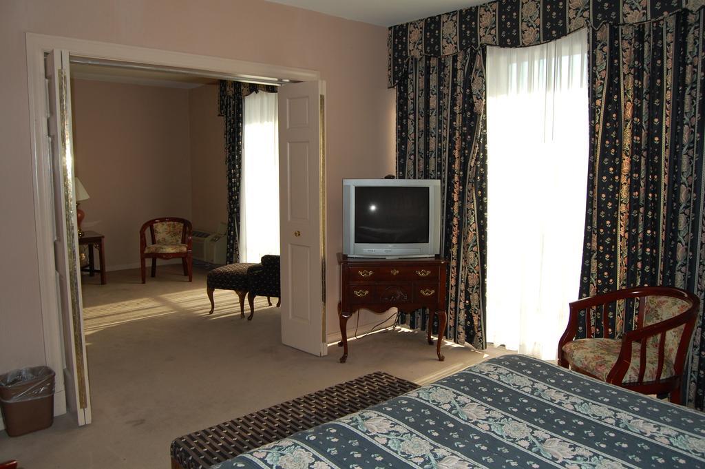 Channel Hotel 2*