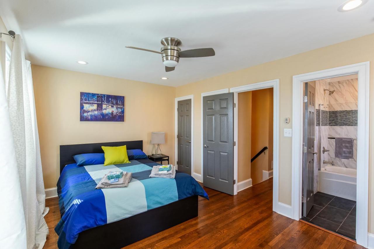 Luxurious Dc Townhome Ideal For Large Families Free Parking Holiday home Washington