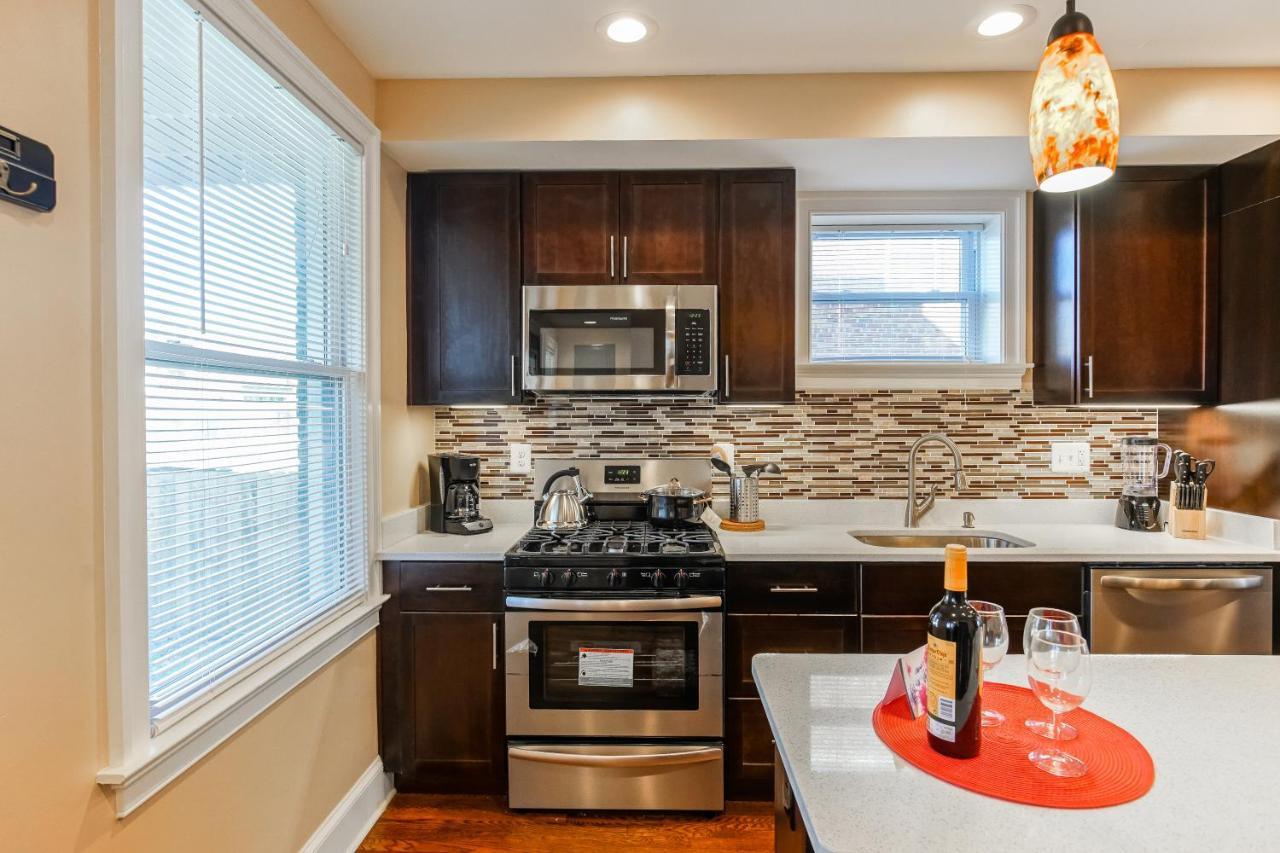 Luxurious Dc Townhome Ideal For Large Families Free Parking Holiday home Washington
