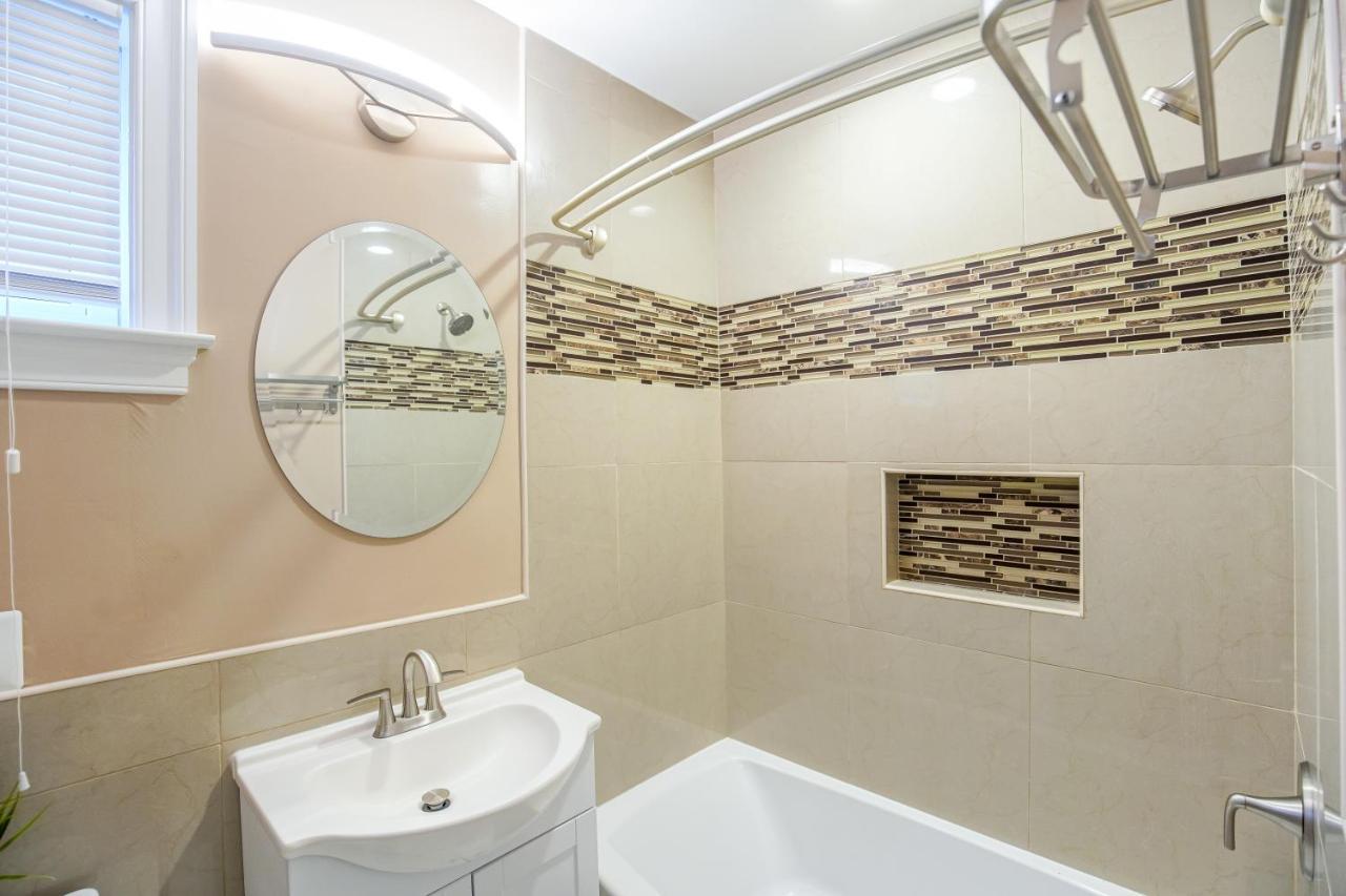 Luxurious Dc Townhome Ideal For Large Families Free Parking Holiday home *