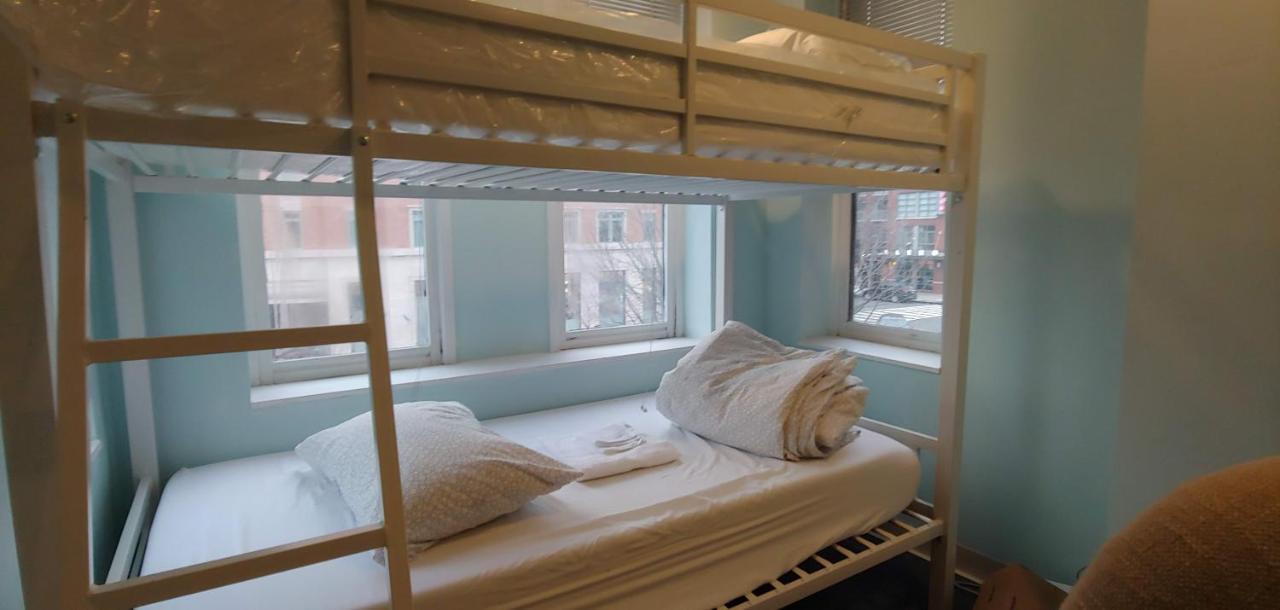 Capsule hotel U Street Capsule 2*