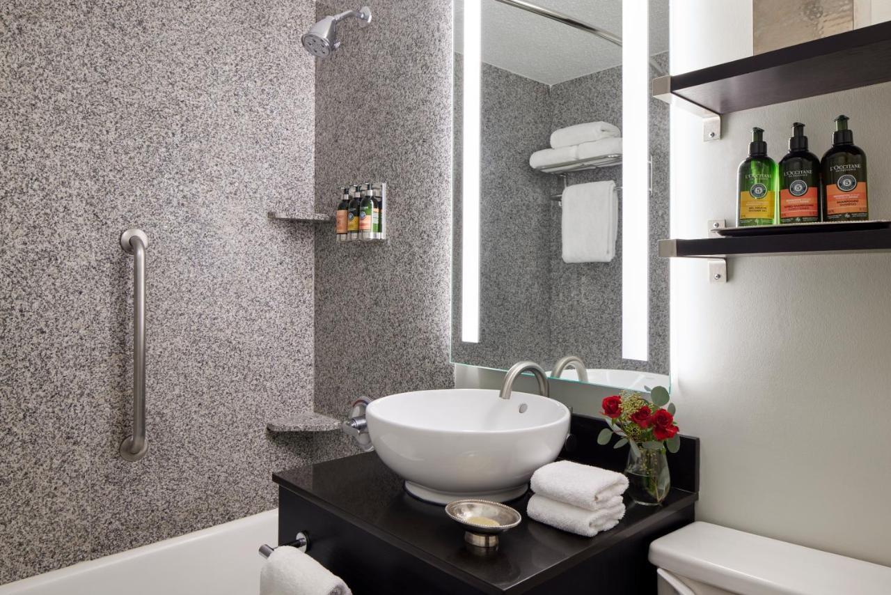 Capitol Hill 4*