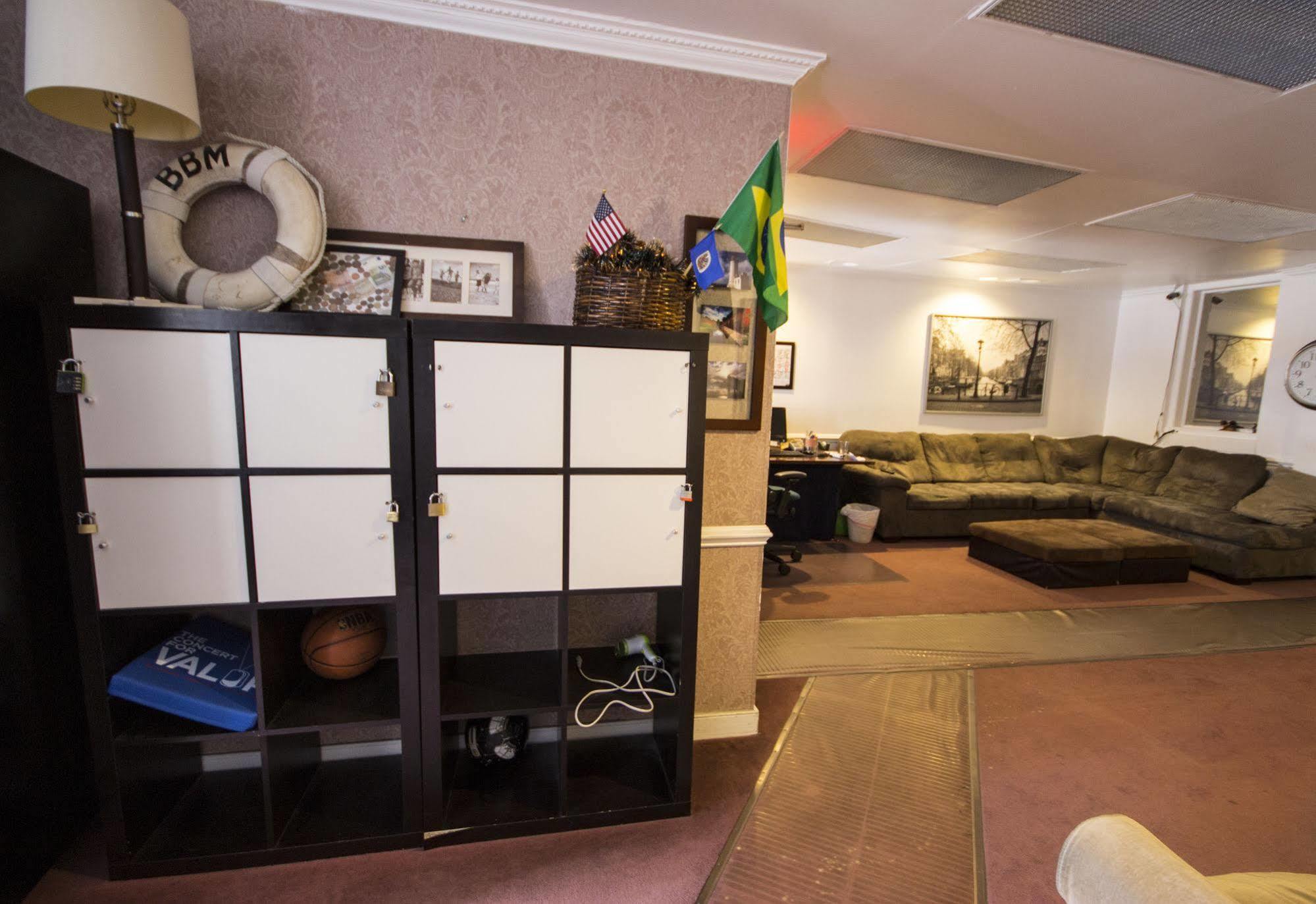 Duo Housing (Adults Only) *