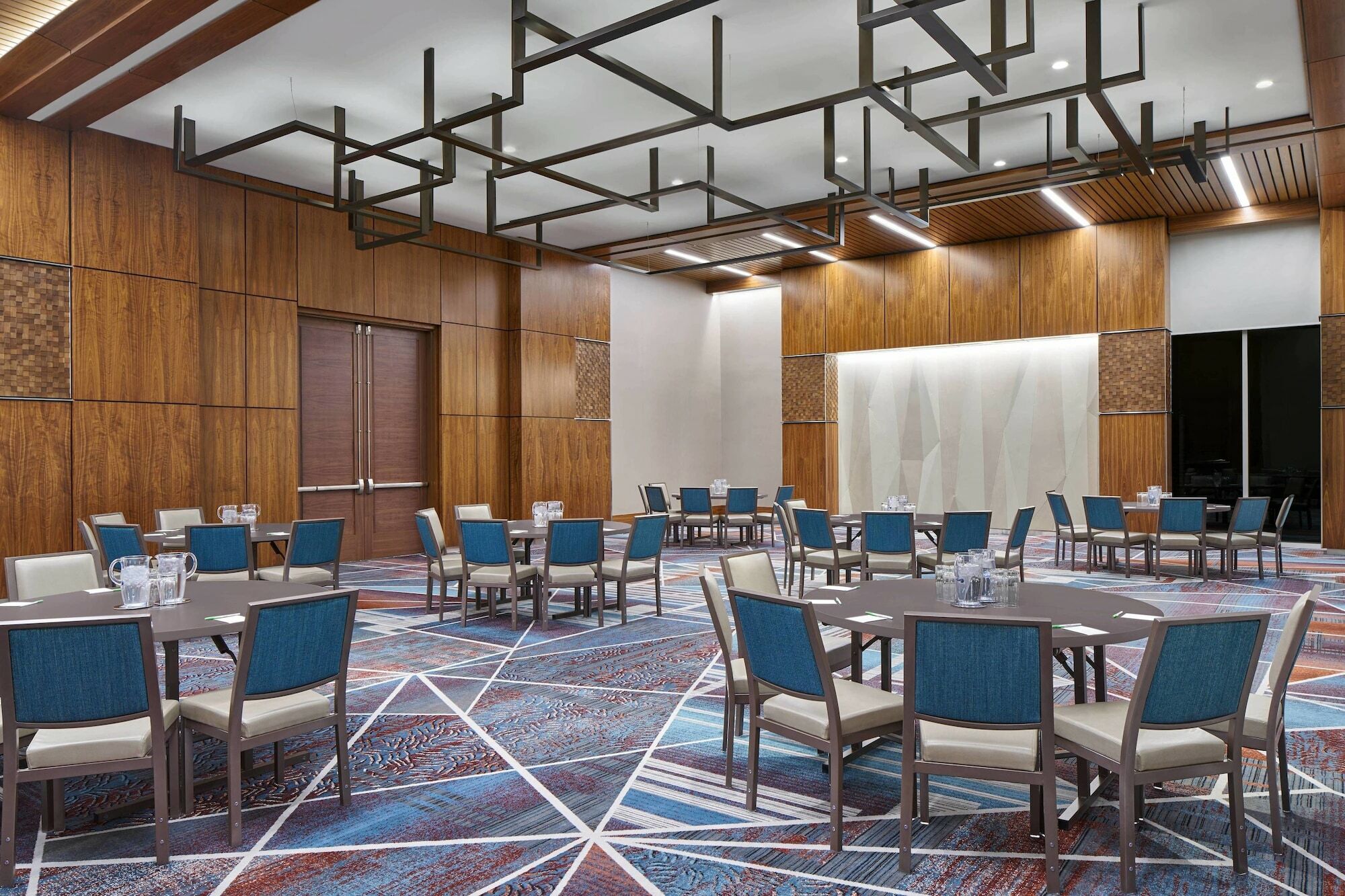 Courtyard By Marriott Downtown/convention Center Hotel
